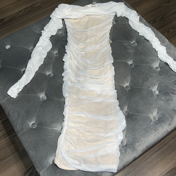 White dress - Picture 3 of 3